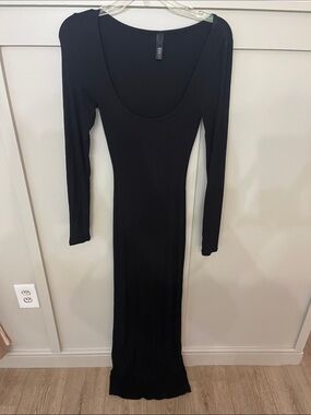 Skims- Long Sleeve Black Scoop Neck Maxi Dress